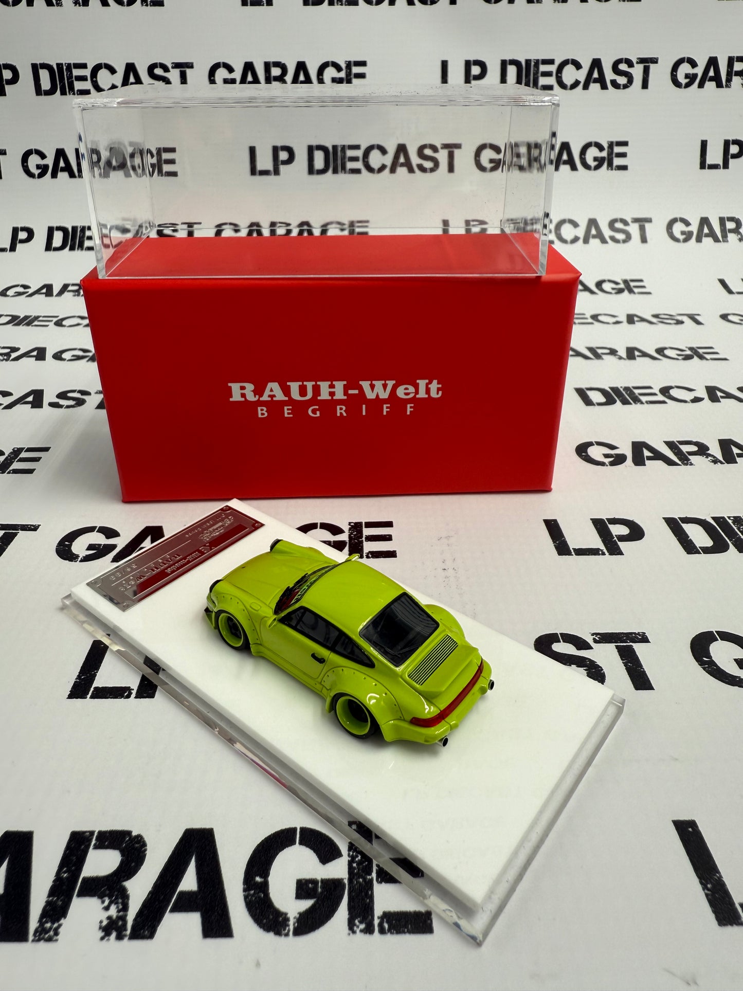 XKE-Models Porsche 964 RWB BeGriff Lime Green 1:64 Resin Model Rauh-Welt