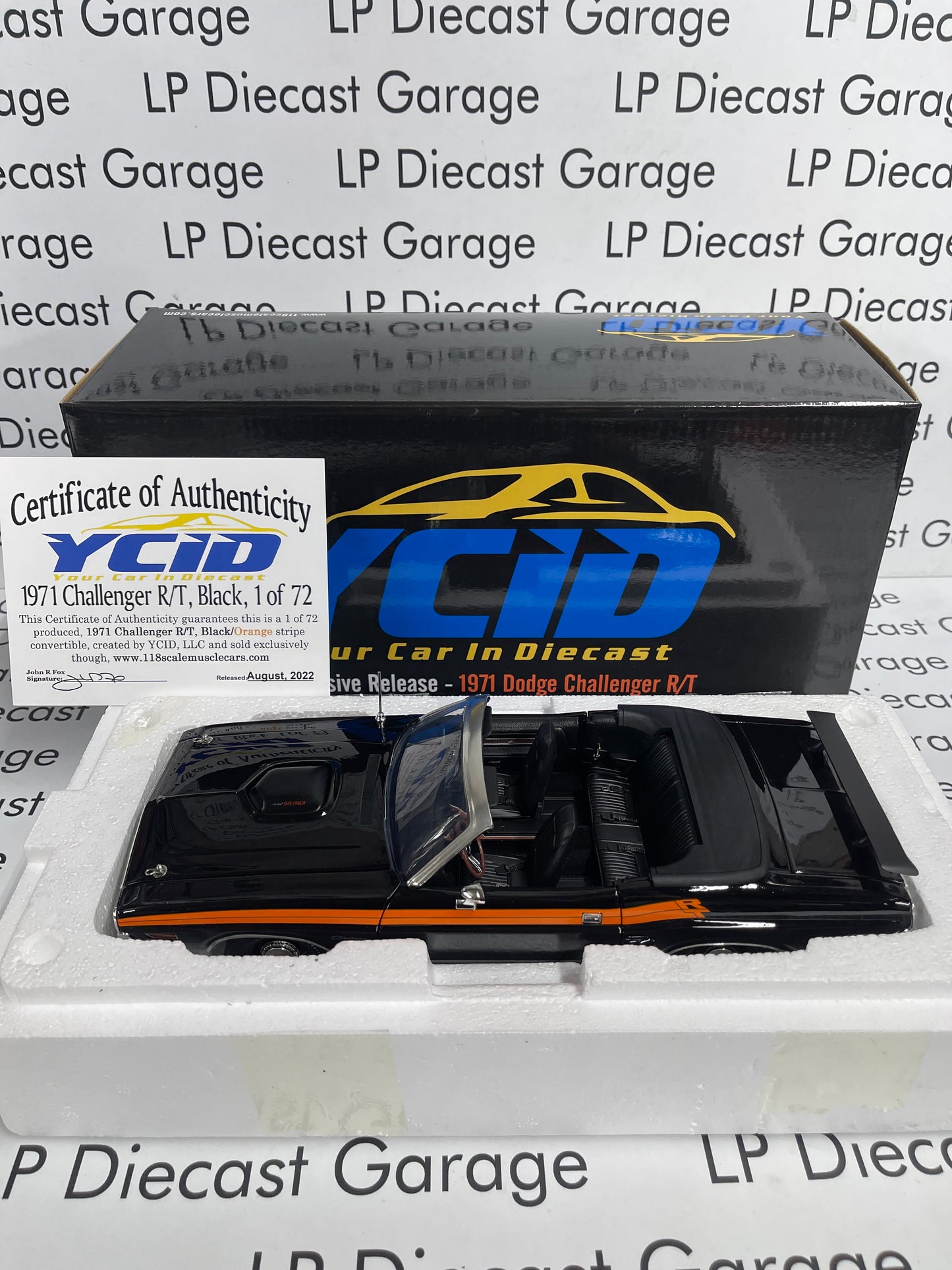 ACME YCID 1971 Dodge Challenger R/T Black w/ Orange Stripe Convertible 1:18 Diecast A1806020BY