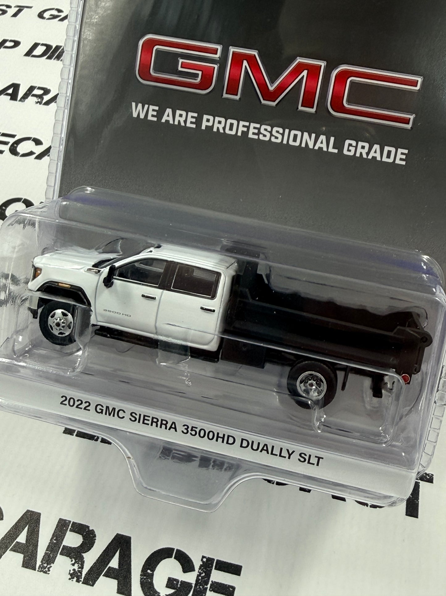 GREENLIGHT 2022 GMC Sierra 3500HD Dump Truck White 1:64 Diecast Karson Exclusive
