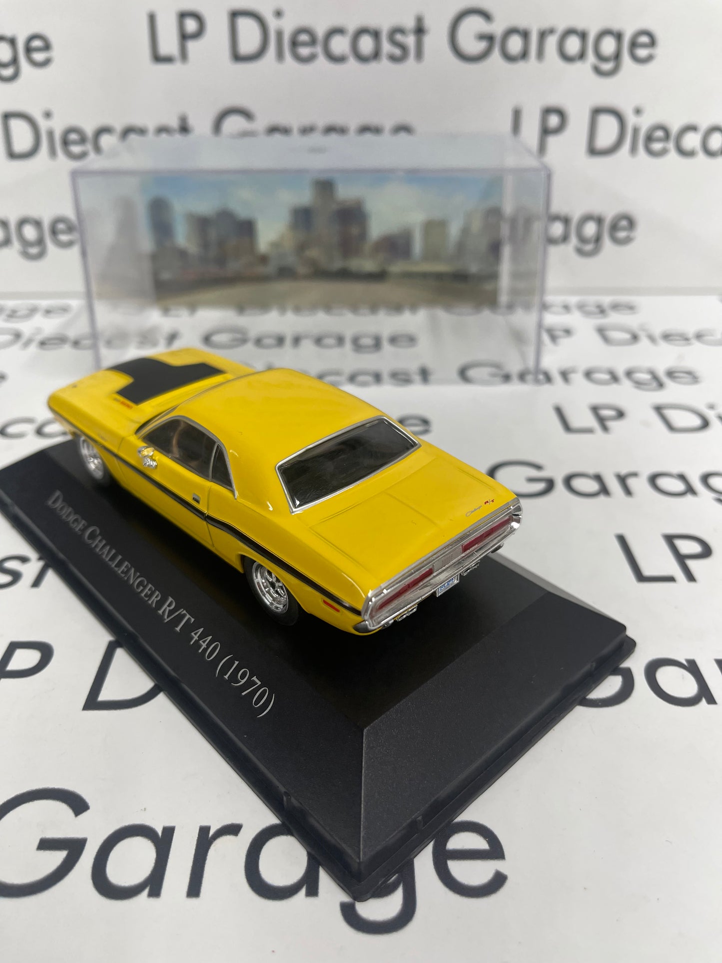 EDICOLA 1970 Dodge Challenger R/T 440 Yellow 1:43 Diecast