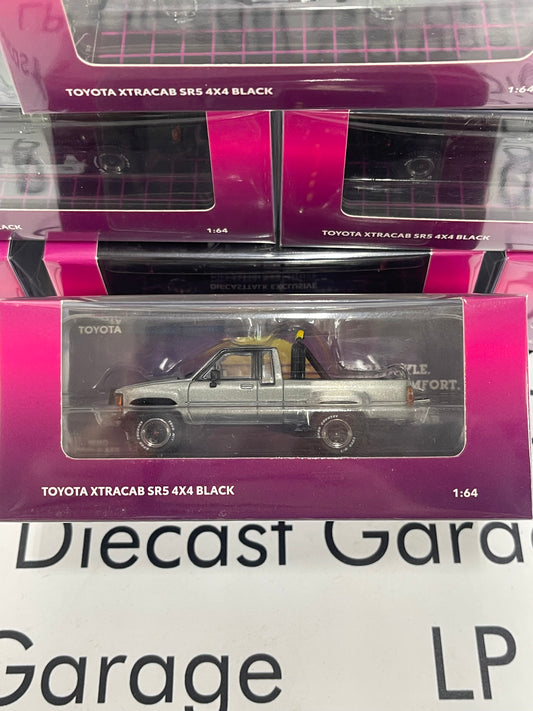 GCD *CHASE* Raw DiecastTalk Exclusive 1985 Toyota Hilux SR5 Xtracab Black Pickup Truck Back To The Future BTTF Marty Mcfly 1:64 Diecast