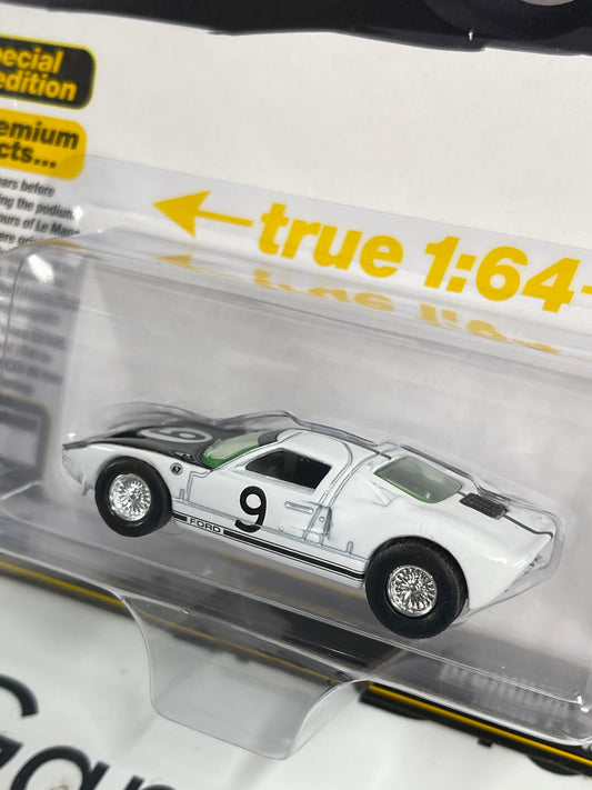 AUTO WORLD 1965 Ford GT40 White 1:64 Diecast Vintage Muscle