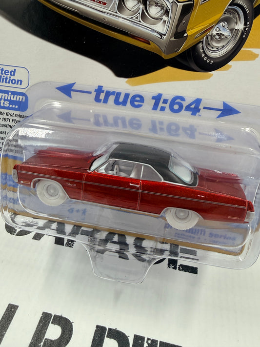 ULTRA RED CHASE AUTO WORLD 1971 Plymouth Fury II Yellow 1:64 Diecast Vintage Muscle