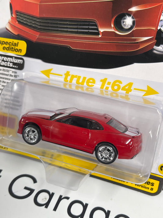 AUTO WORLD 2010 Chevy Camaro RS/SS Red 1:64 Diecast Modern Muscle