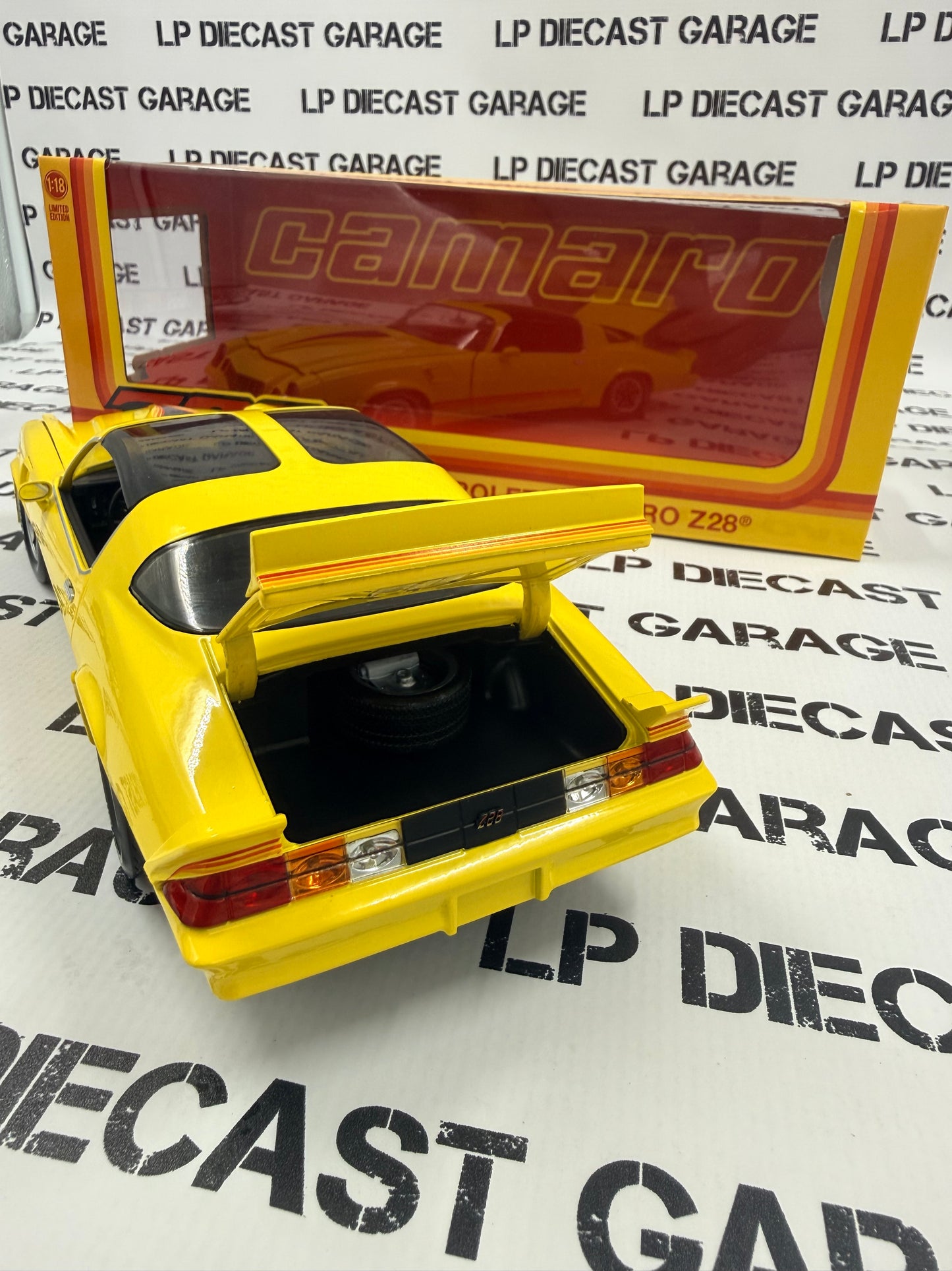 GREENLIGHT 1980 Chevrolet Camaro Z28 Yellow T-Tops 1:18 Diecast