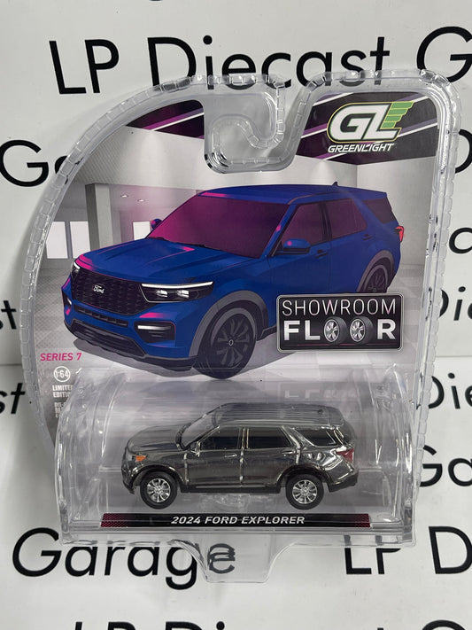 CHROME CHASE GREENLIGHT 2024 Ford Explorer Showroom 1:64 Diecast