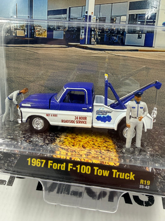 M2 Diorama 1967 Ford F-100 Tow Truck Blue Moon 1:64 Diecast w/ Figures