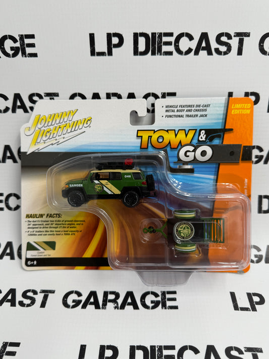JOHNNY LIGHTNING 2014 Toyota FJ Cruiser w/ Trailer Berrien County 1:64 Diecast Tow & Go
