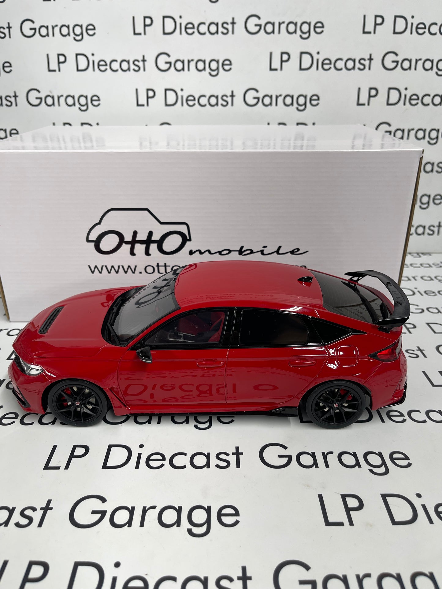 OTTO MOBILE Honda Civic Type R Red 1:18 Scale Resin Model OT440