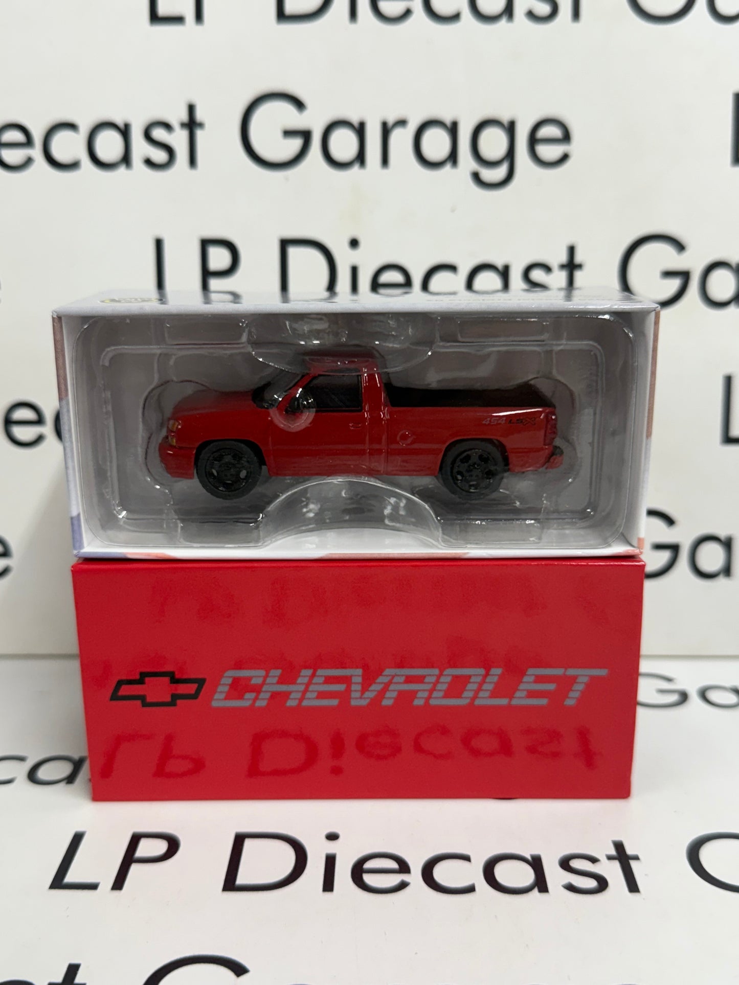 2006 Chevrolet Silverado SS Single Cab Truck Victory Red PARA64 1:64 Diecast