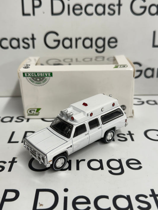 GREENLIGHT 1983 GMC Suburban K20 Ambulance 1:64 Diecast White