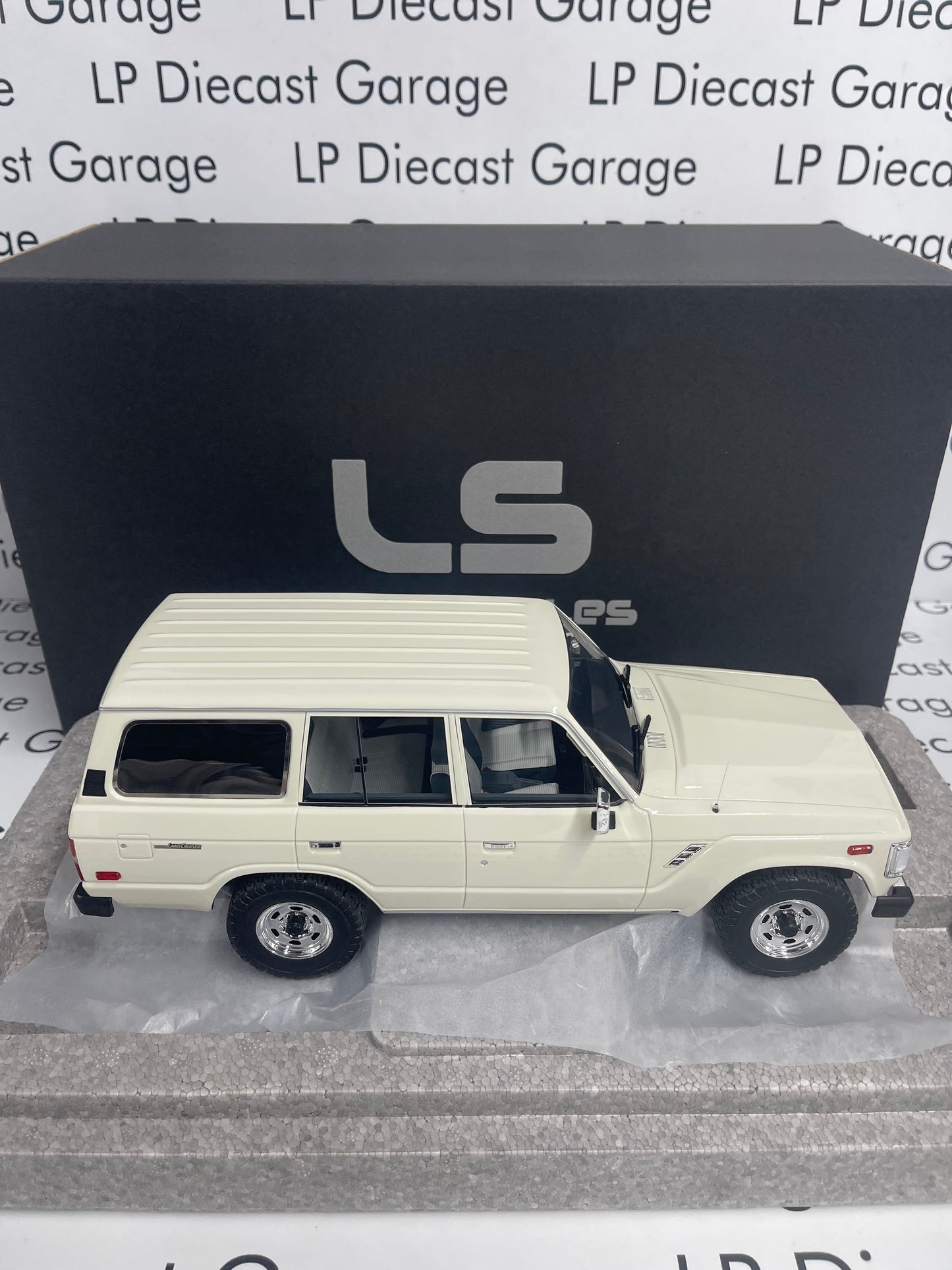 LS Collectibles 1987 Toyota Land Cruiser J60 White 1:18 Scale Resin Model