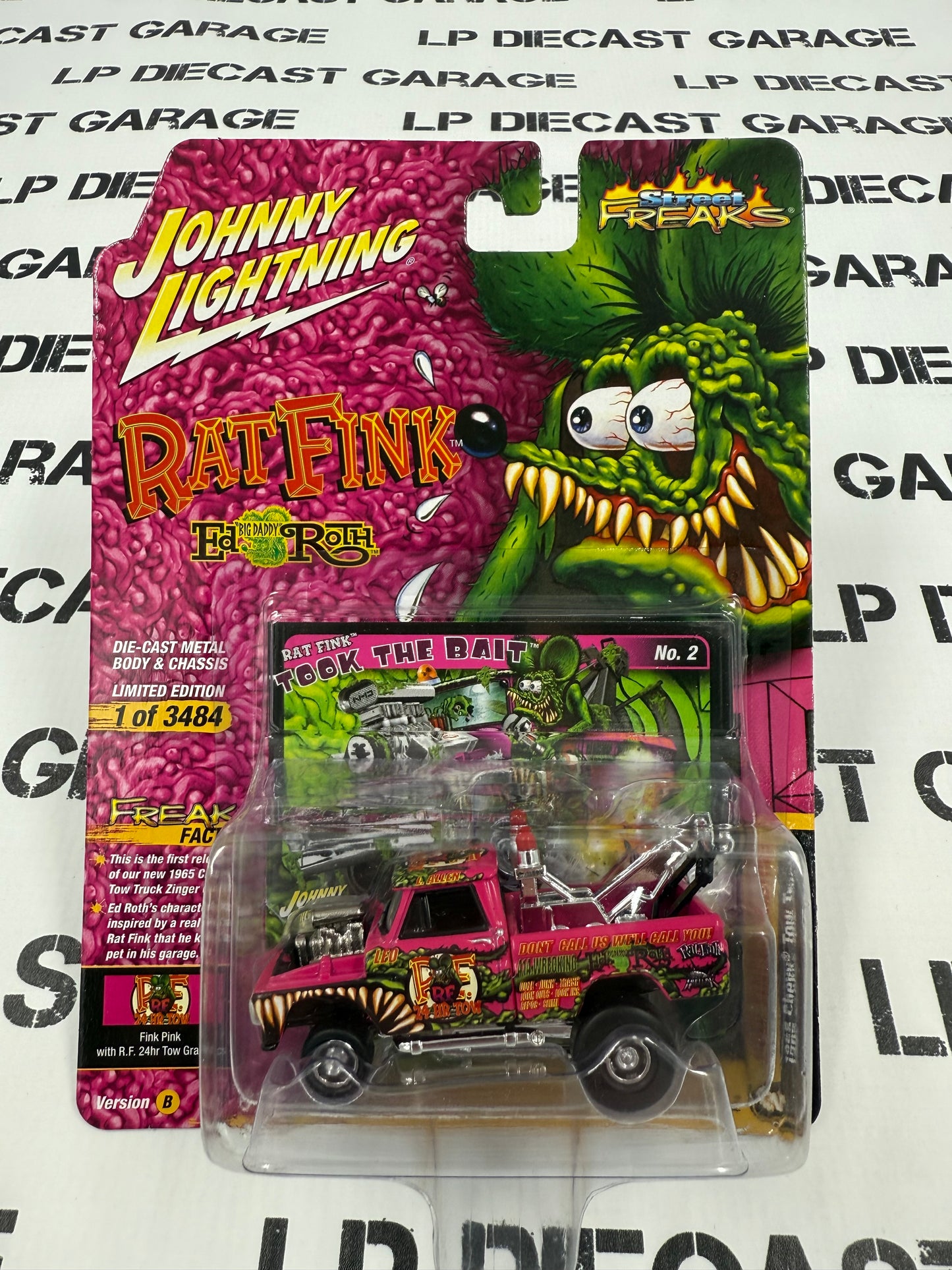 JOHNNY LIGHTNING 1965 Chevy Tow Truck Rat Fink Pink 1:64 Diecast Street Freaks