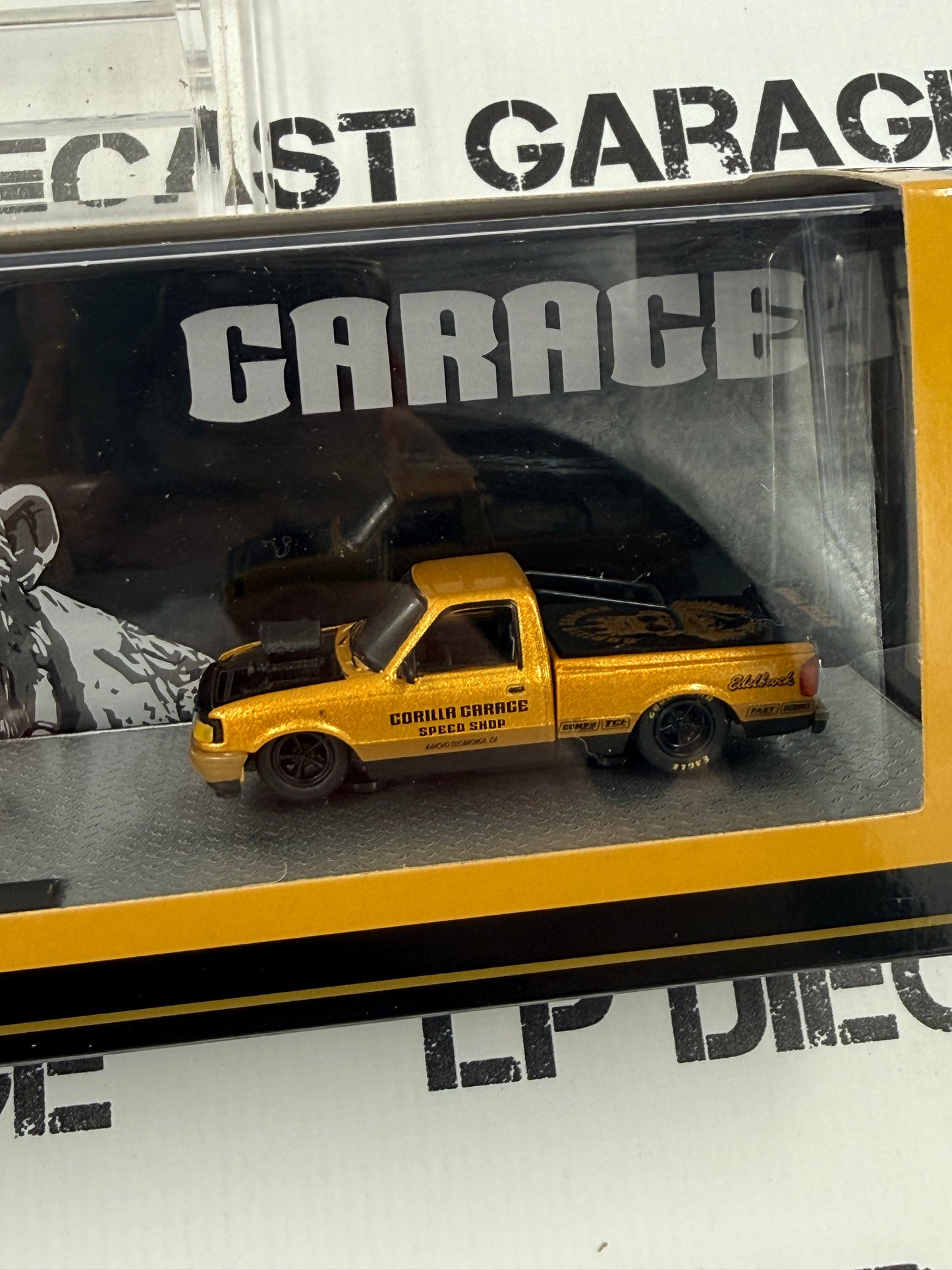 M2 Haulers 1969 Ford F-350 Ramp & 1995 Ranger Gorilla Garage 1:64 Diecast