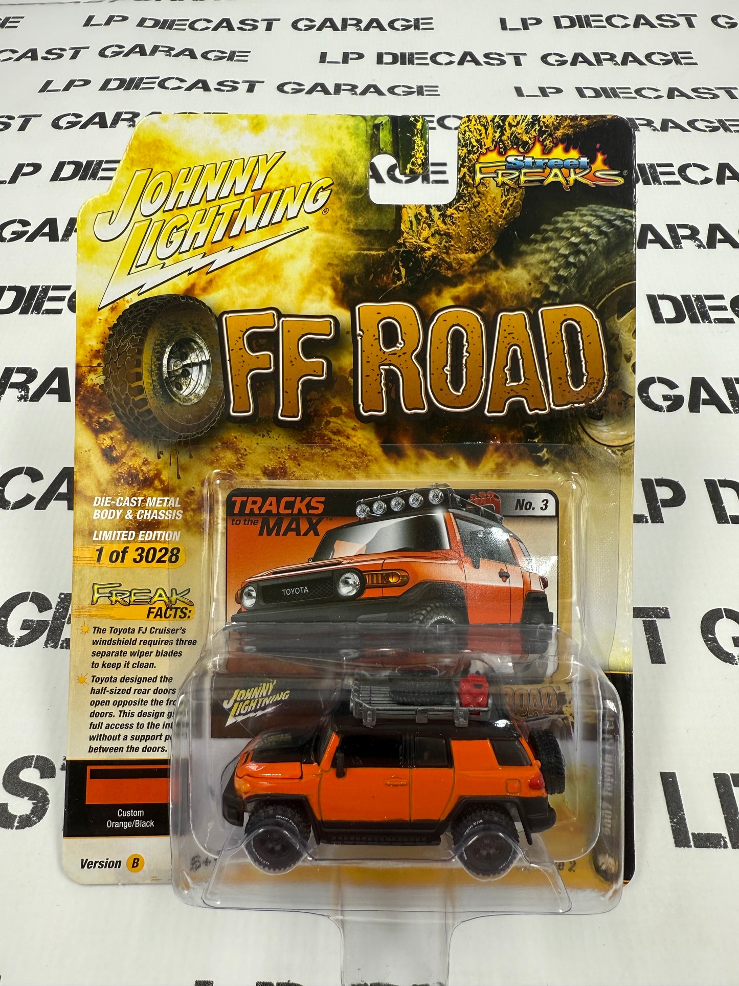 JOHNNY LIGHTNING 2007 Toyota FJ Cruiser Orange 1:64 Diecast Street Freaks
