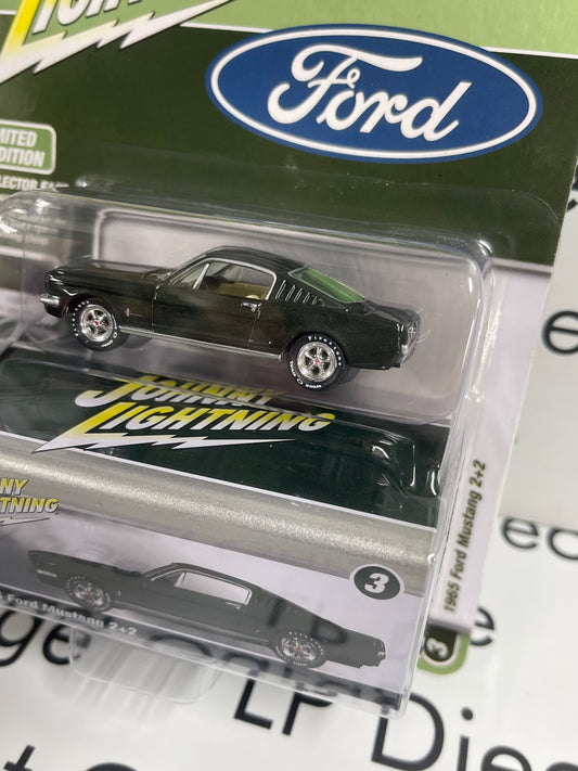 JOHNNY LIGHTNING 1965 Ford Mustang 2+2 Ivory Green 1:64 Diecast Collector Tin