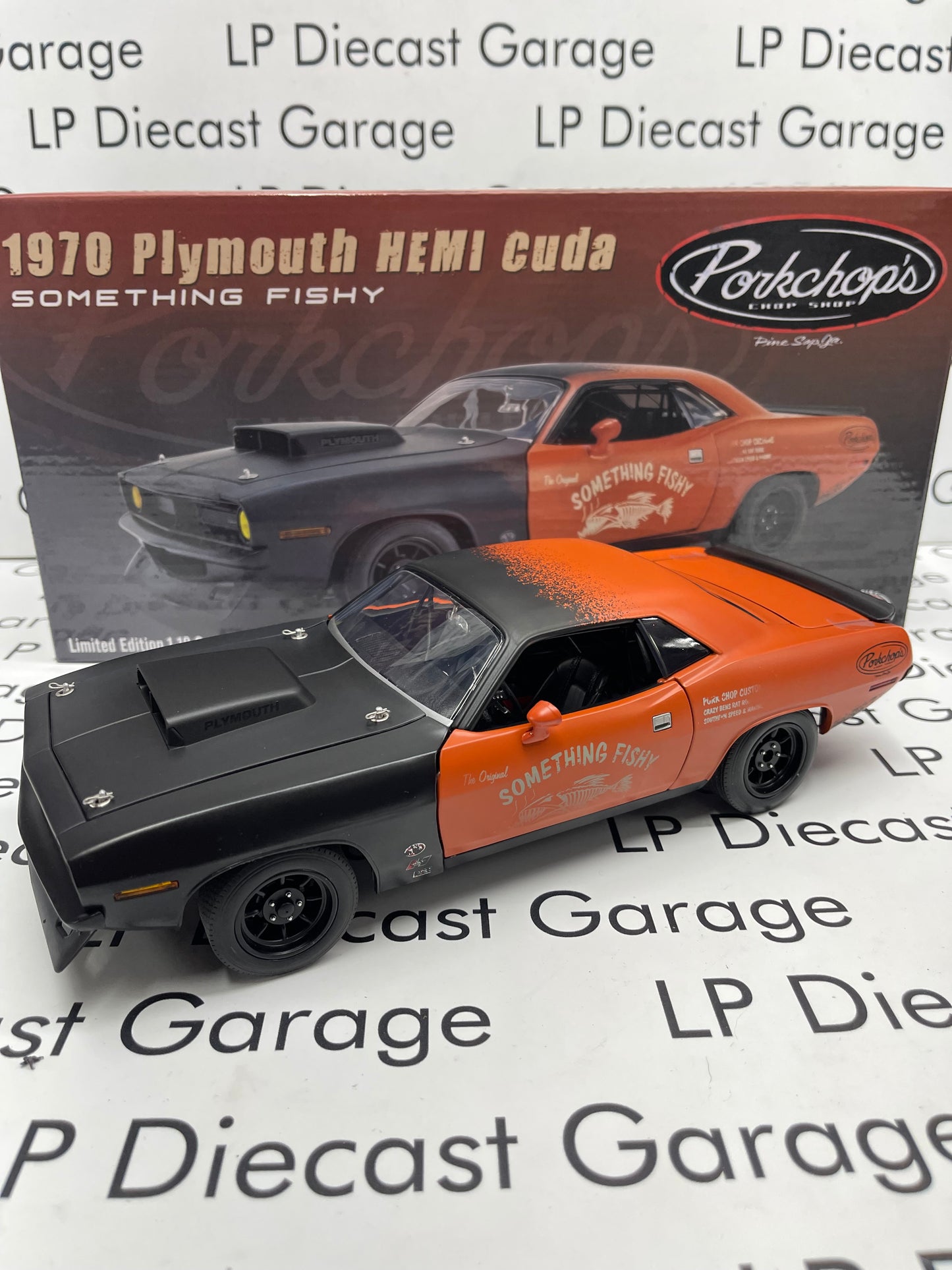 ACME 1970 Plymouth HEMI Cuda Something Fishy Porkchop's Chop Shop 1:18 Diecast A1806131