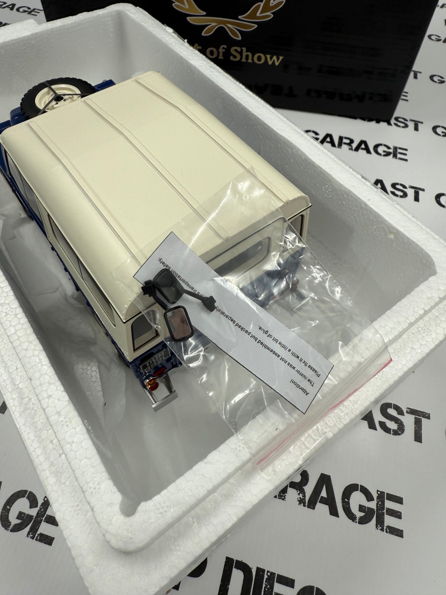 BEST OF SHOW 1973 Land Rover Lightweight Series III Dark Blue 1:18 Scale Resin