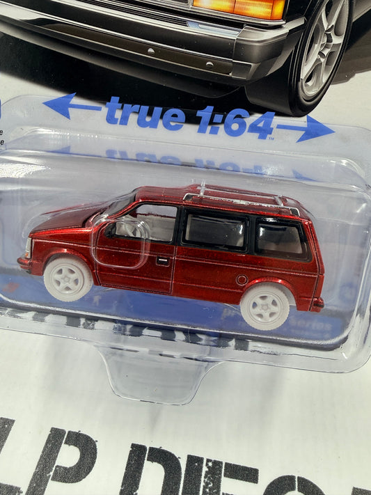 ULTRA RED CHASE AUTO WORLD 1989 Dodge Caravan Turbo Black 1:64 Diecast Mighty Minivans