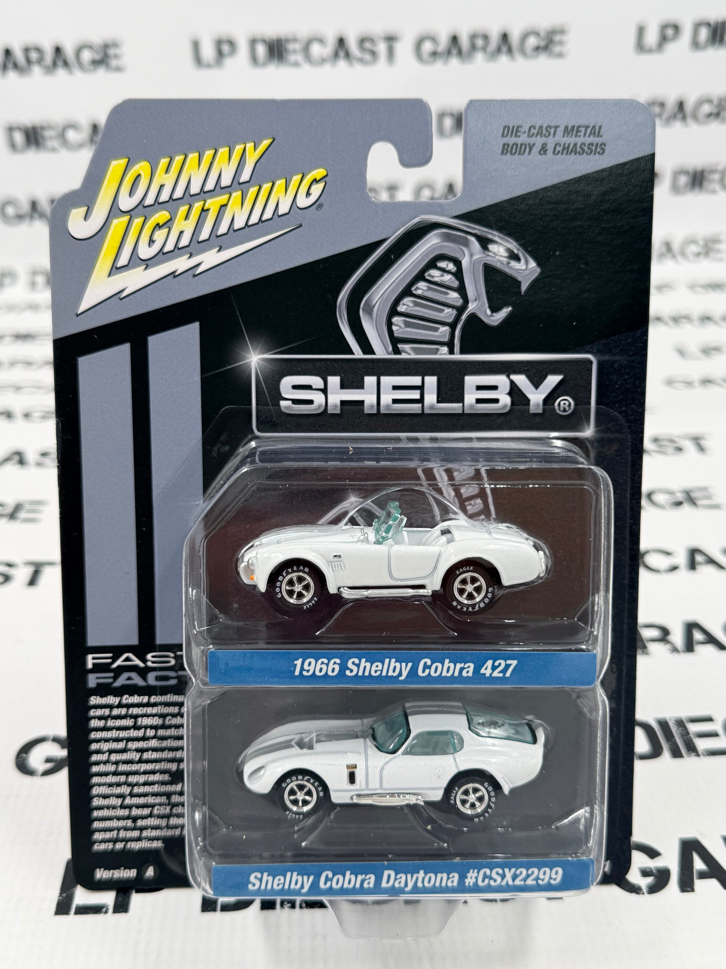 CHASE JOHNNY WHITE LIGHTNING 1966 Shelby Cobra 427 & Daytona Chrome 1:64 Diecast 2 Pack
