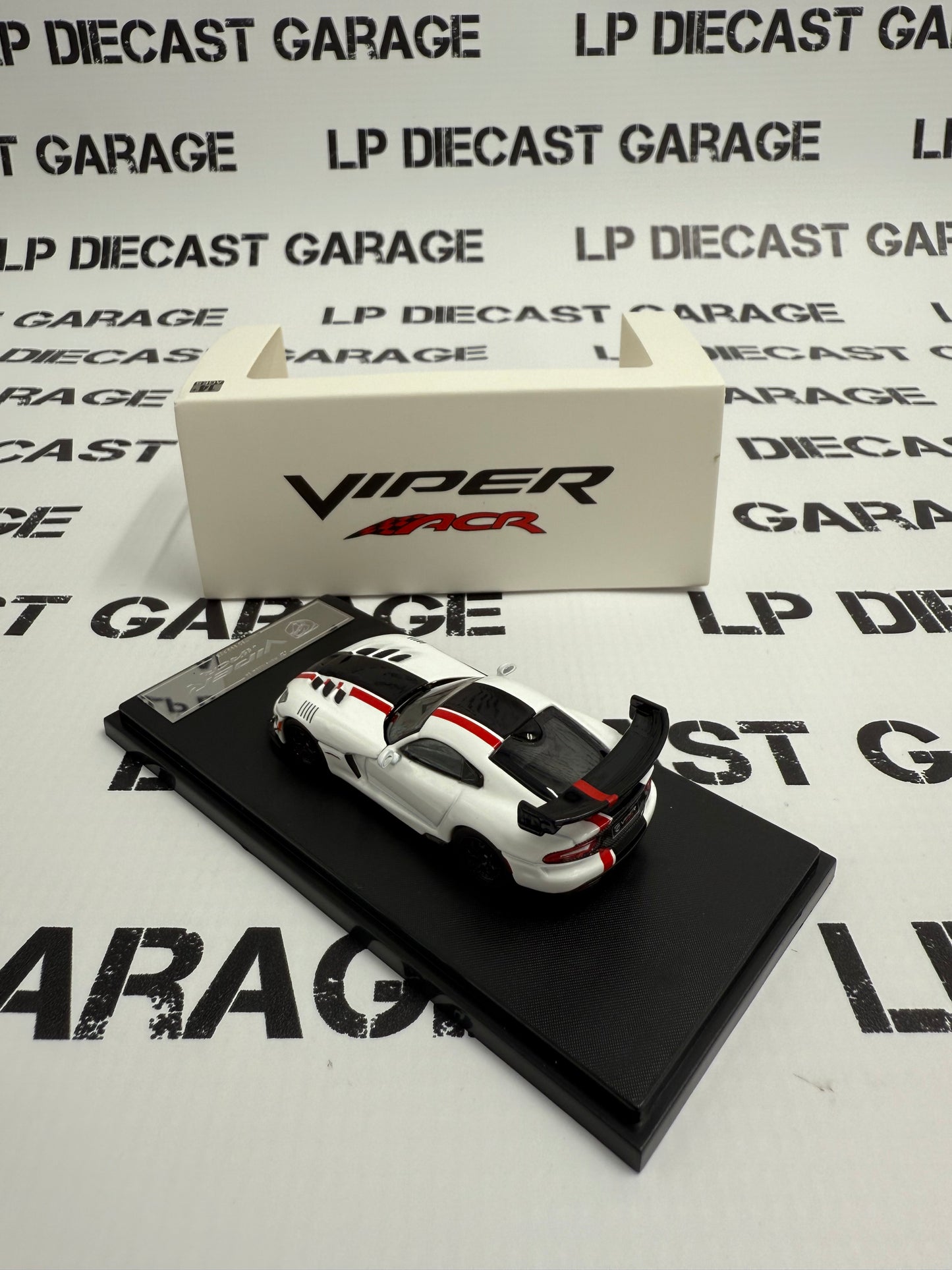 HONE MODEL 64 2017 Dodge Viper ACR White 1:64 Diecast