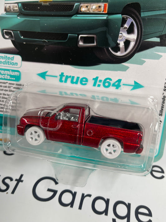 ULTRA RED CHASE AUTO WORLD 2005 Chevy Silverado SS Teal 1:64 Diecast Muscle Trucks