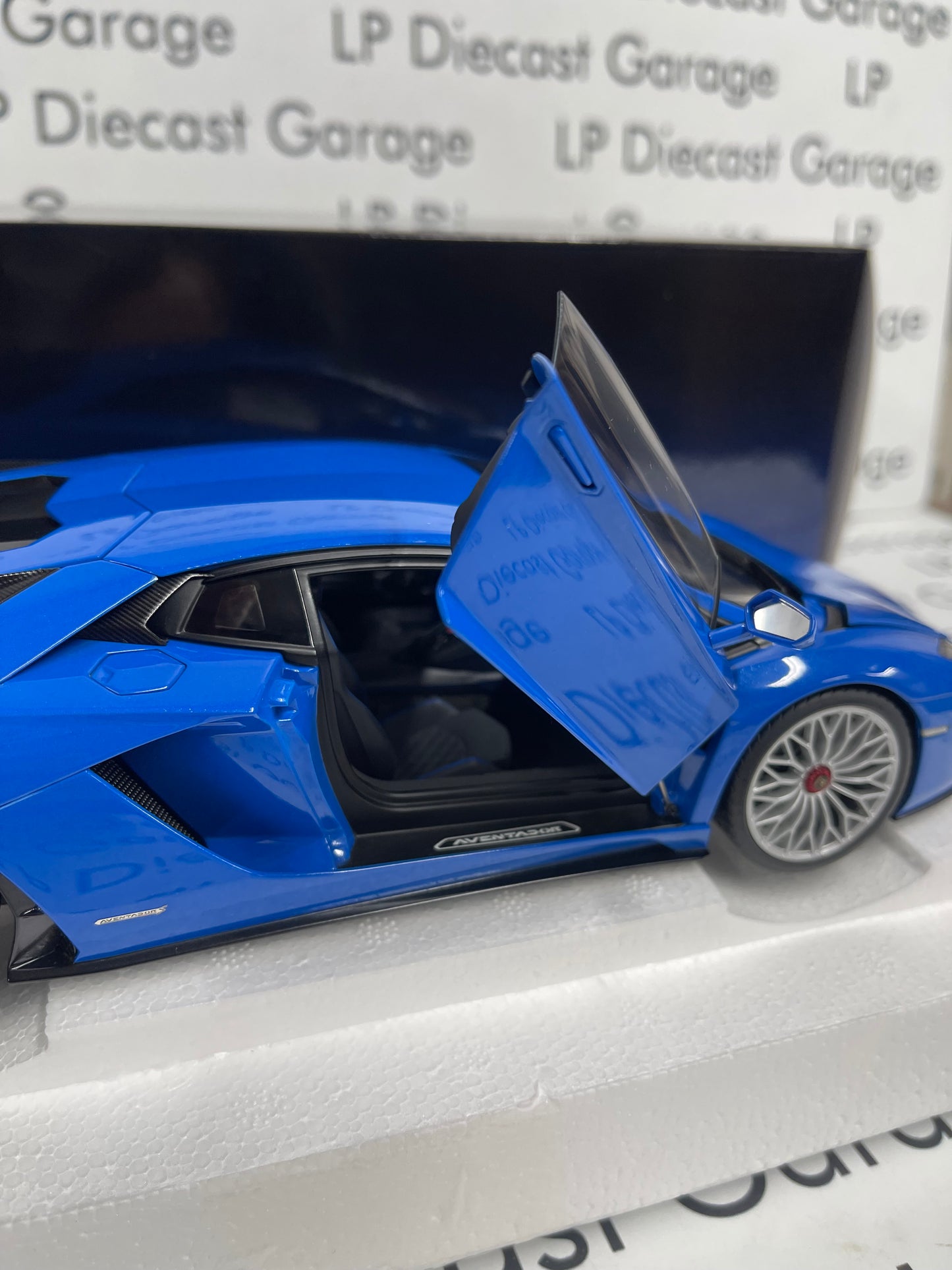AUTOart Lamborghini Aventador S Blu Nila Pearl Blue 1:18 Diecast