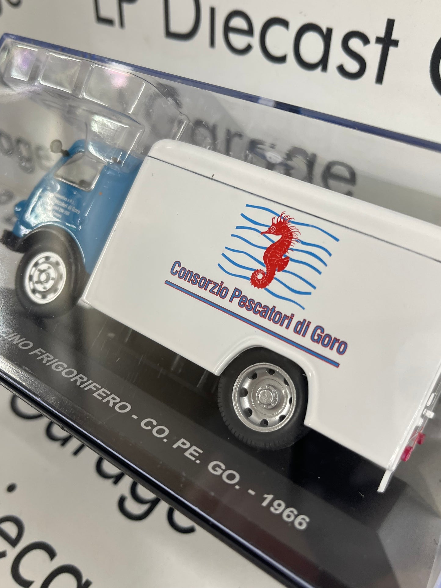 EDICOLA 1966 OM Leoncino Seafood Truck 1:43 Diecast Model