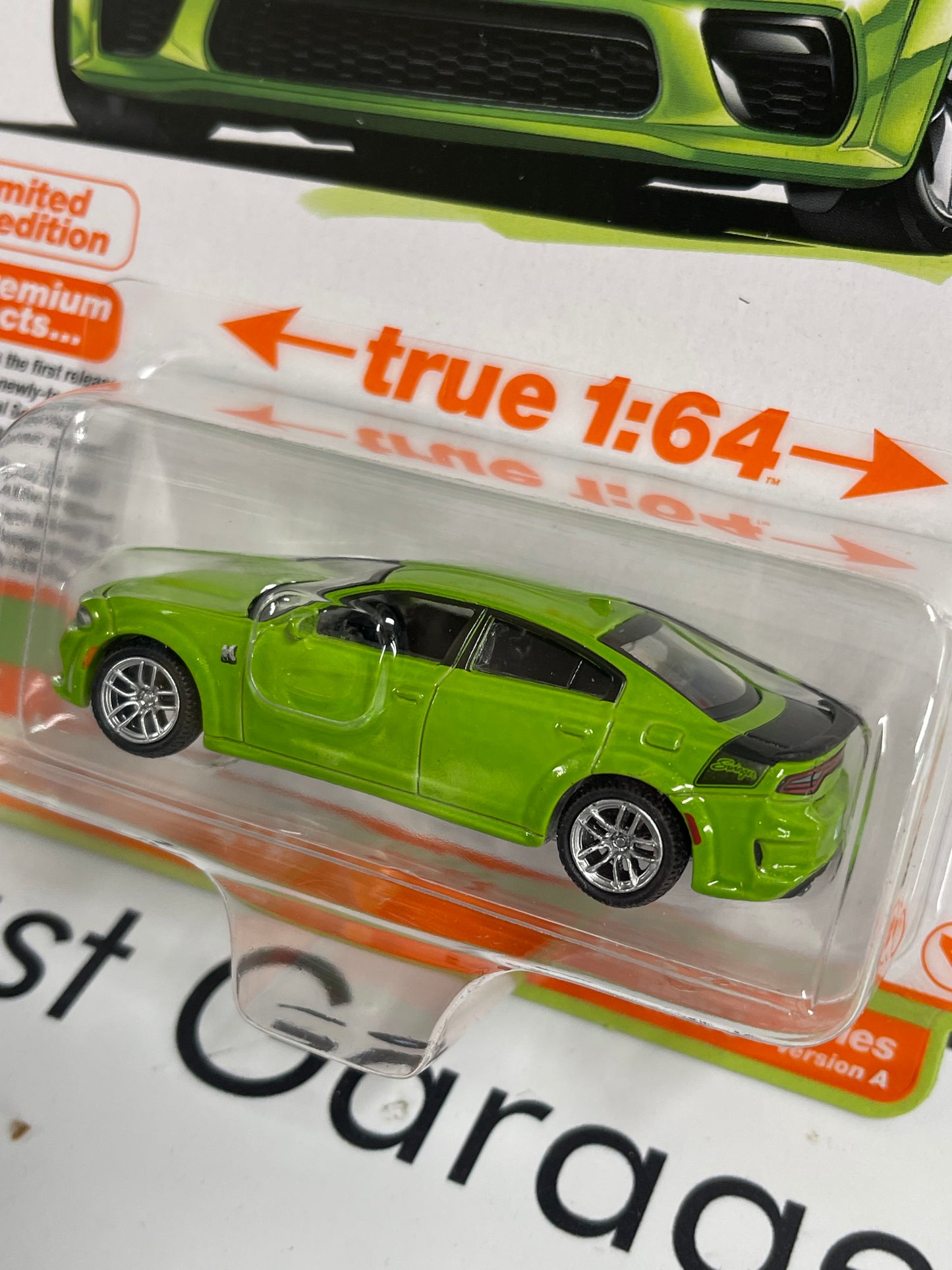AUTO WORLD 2023 Dodge Charger R/T Scat Pack Sublime 1:64 Diecast Modern Muscle
