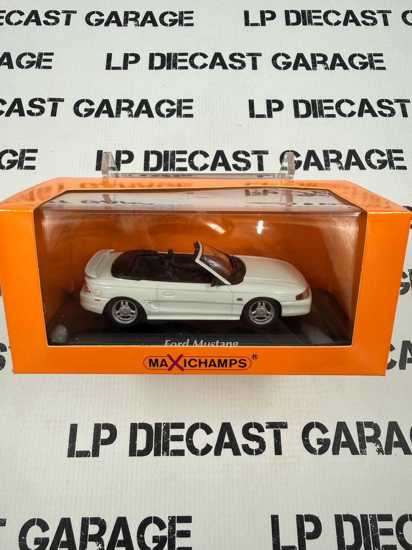MAXICHAMPS 1994 Ford Mustang GT Convertible SN95 White 1:43 Diecast