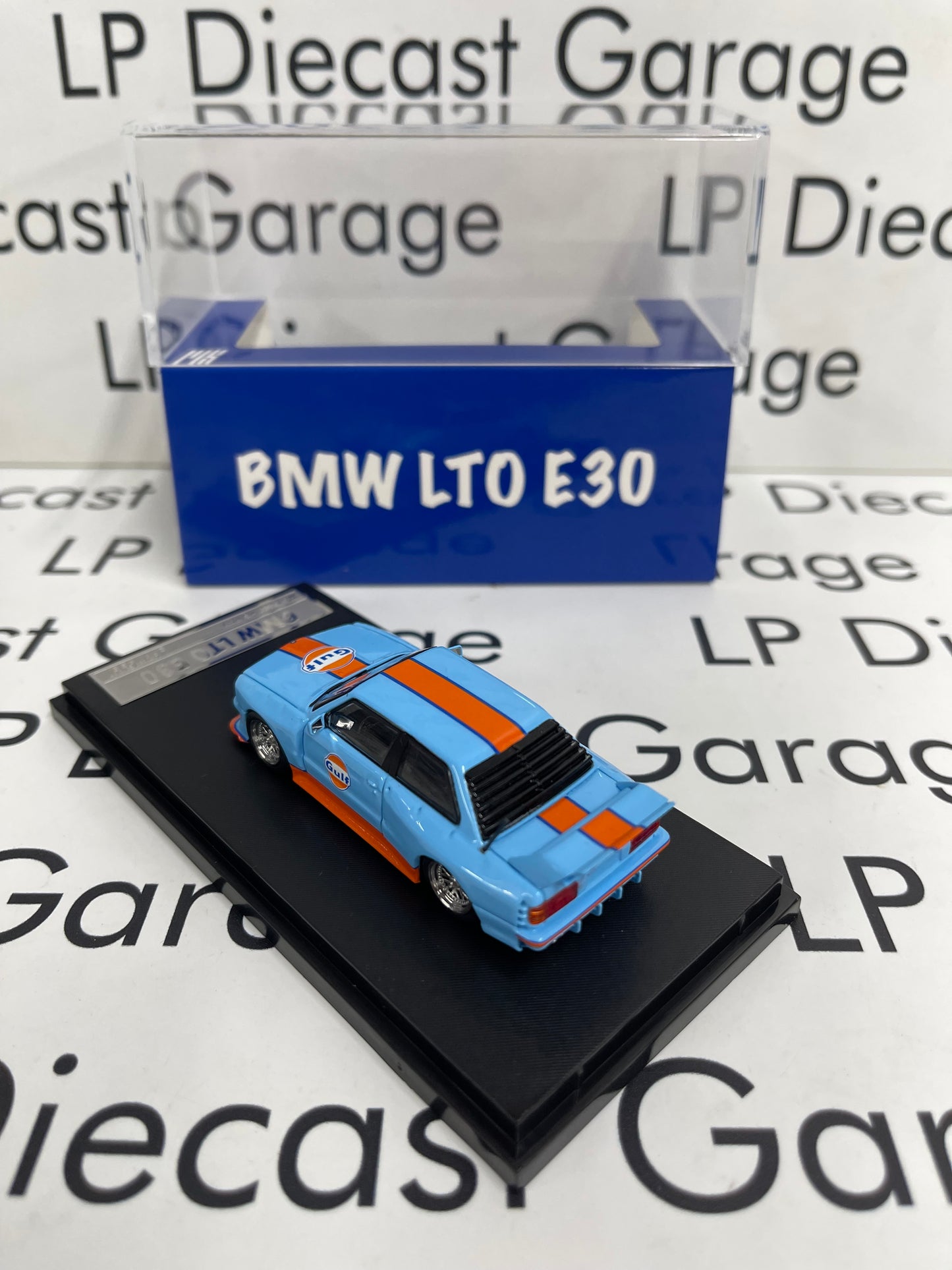 STREET WEAPON BMW LTO E30 Gulf 1:64 Diecast Ghost Player