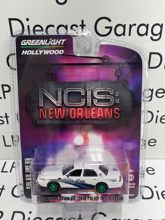 GREENLIGHT *GREEN MACHINE* 2006 Ford Crown Victoria Police NCIS New Orleans 1:64 Diecast