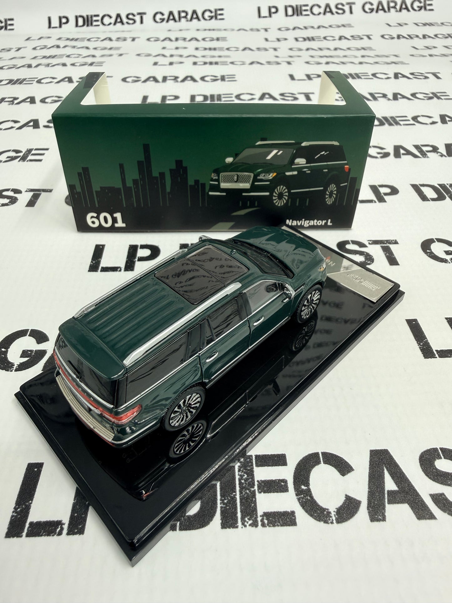 GCD Shadow PRO 2025 Lincoln Navigator Dark Green 1:64 Diecast SUV