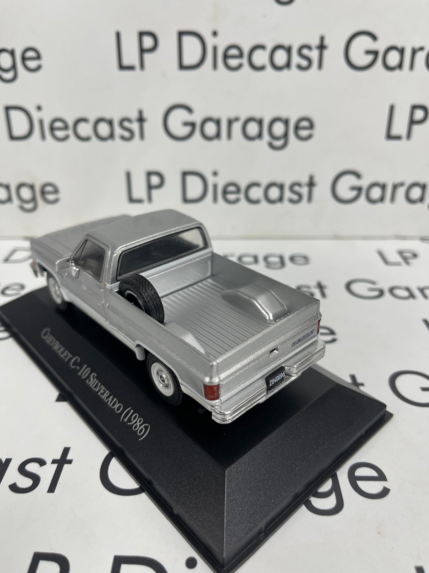 EDICOLA 1986 Chevrolet C-10 Silverado Silver Truck 1:43 Diecast