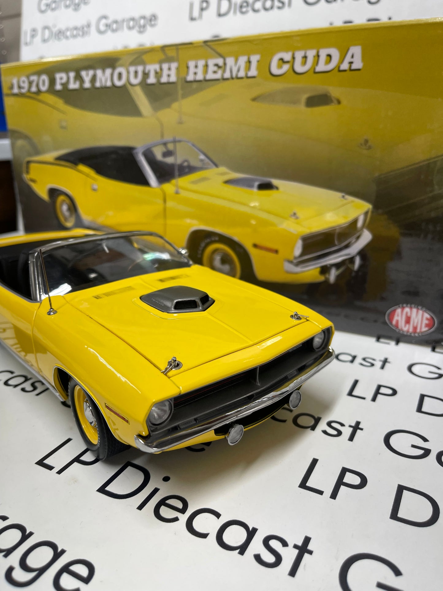 ACME 1970 Plymouth Hemi Cuda Convertible Yellow 1:18 Diecast A1806129
