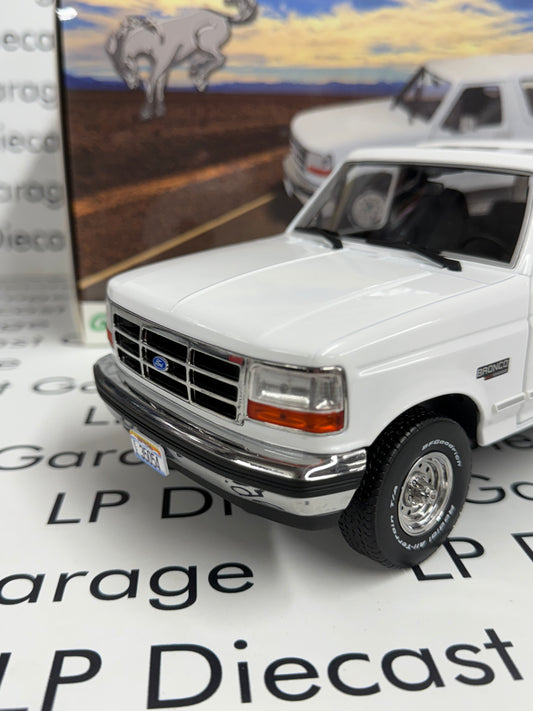 GREENLIGHT 1993 Ford Bronco XLT White 1:18 Diecast Artisan Collection OJ