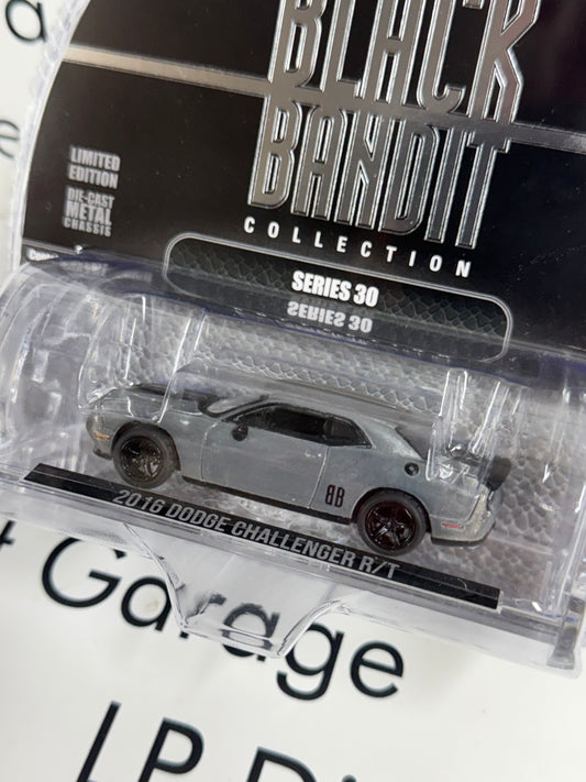 RAW CHASE GREENLIGHT 2016 Dodge Challenger R/T 1:64 Diecast Black Bandit