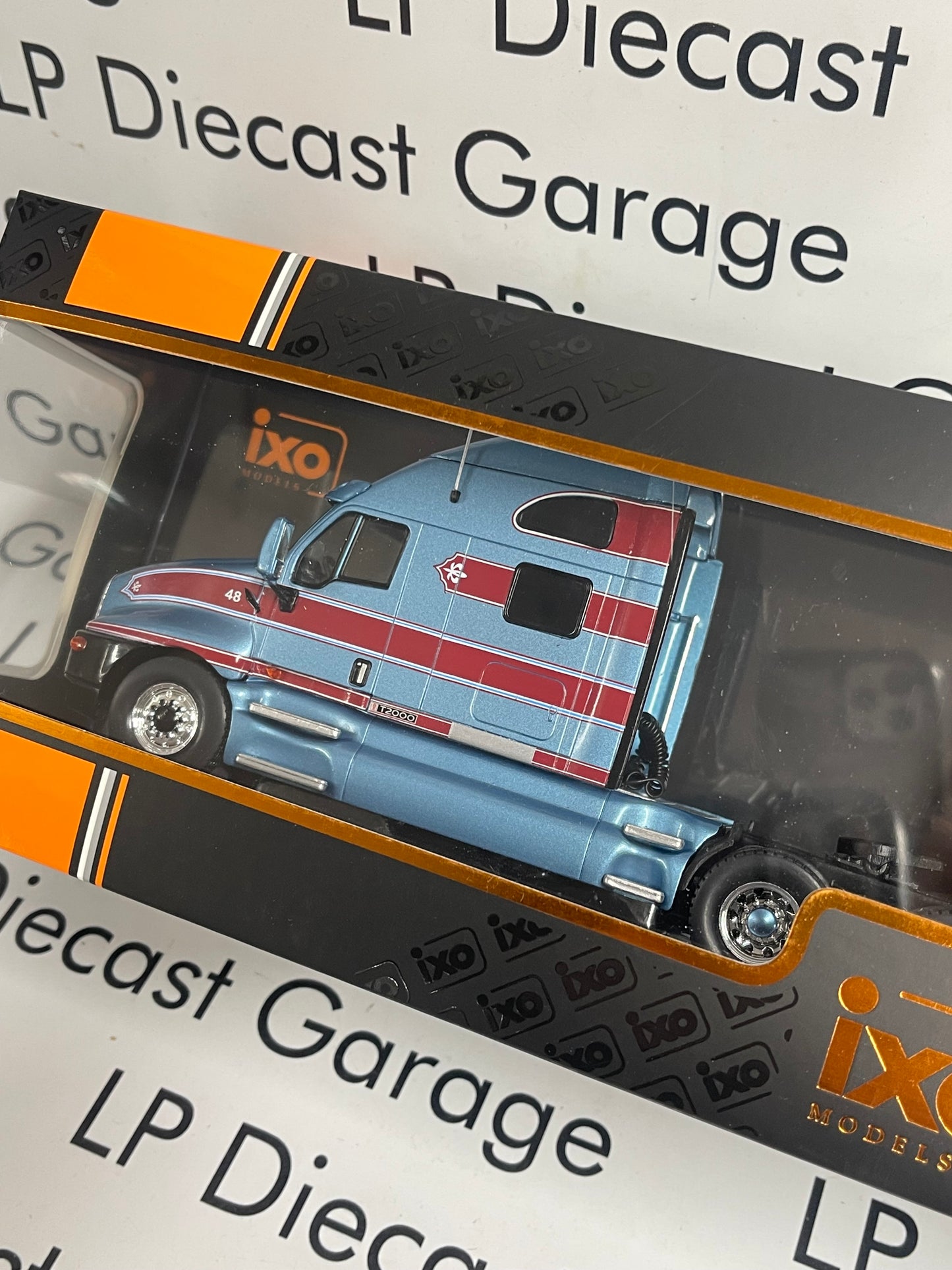 IXO Models 1998 Kenworth T2000 Blue Semi Truck 1:43 Scale Diecast