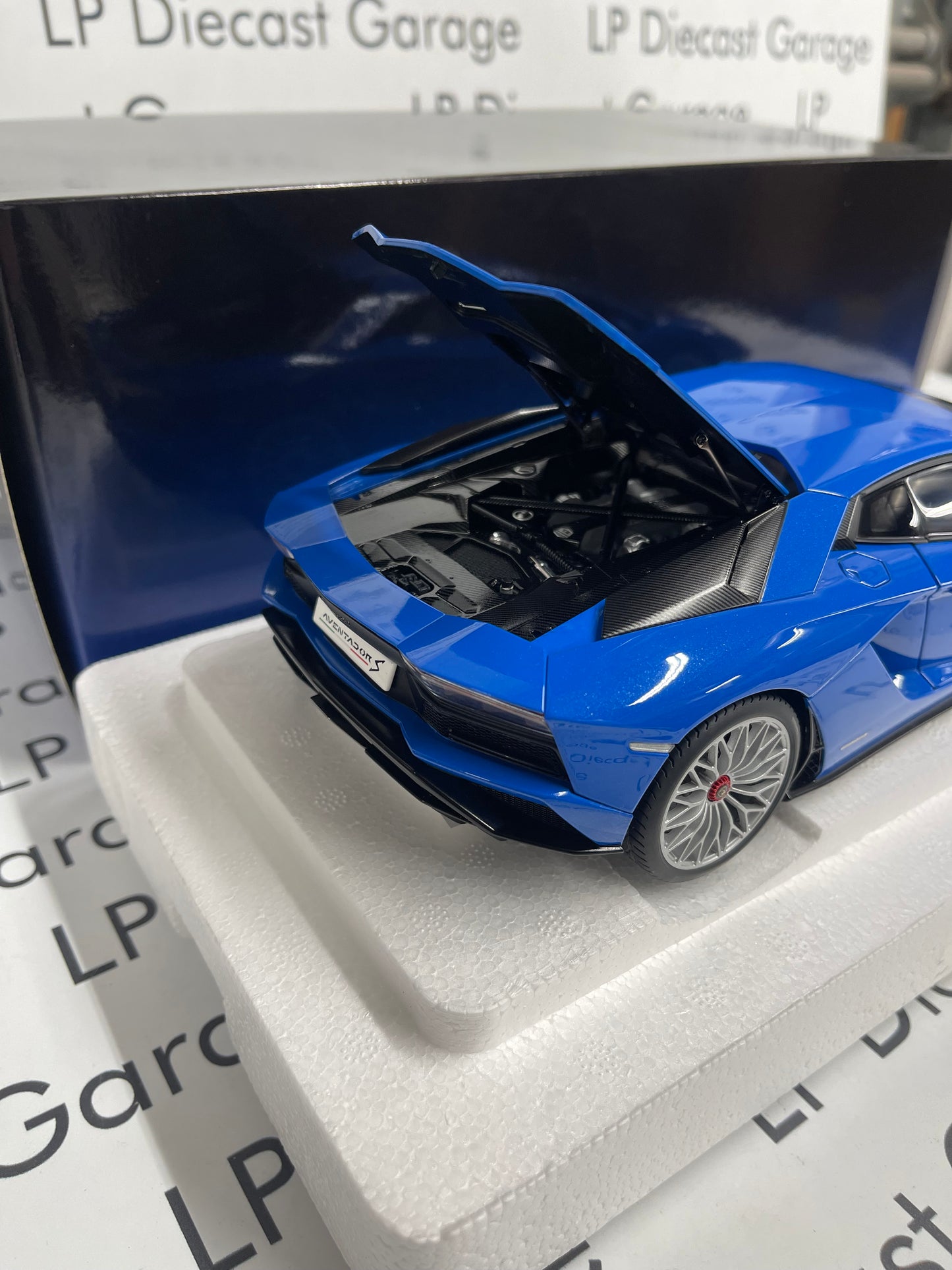 AUTOart Lamborghini Aventador S Blu Nila Pearl Blue 1:18 Diecast