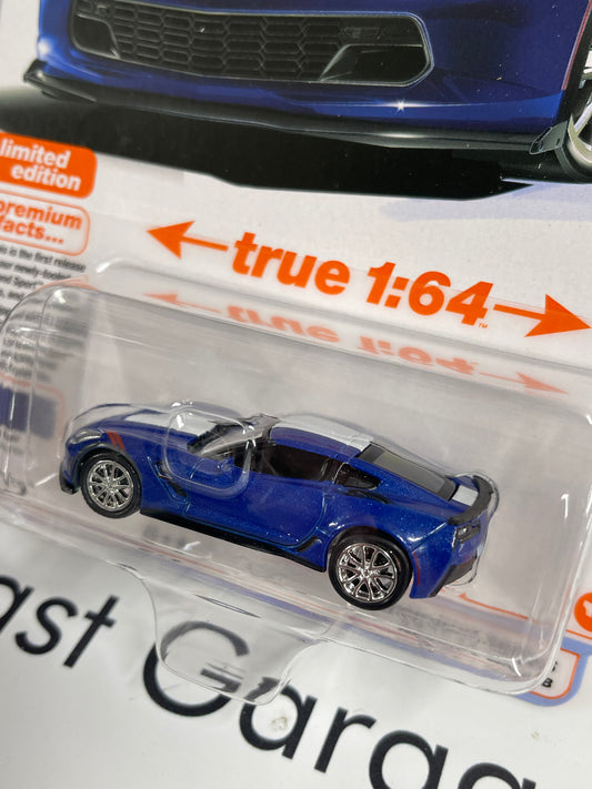 AUTO WORLD 2018 Chevy Corvette Grand Sport Blue 1:64 Diecast Sports Cars