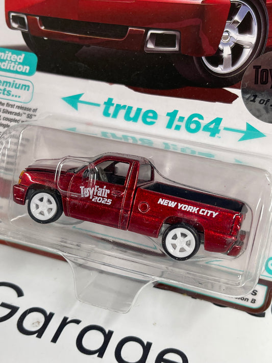 AUTO WORLD 2005 Chevy Silverado SS New York Toy Fair 2025 1:64 Diecast Only 1008pcs Made