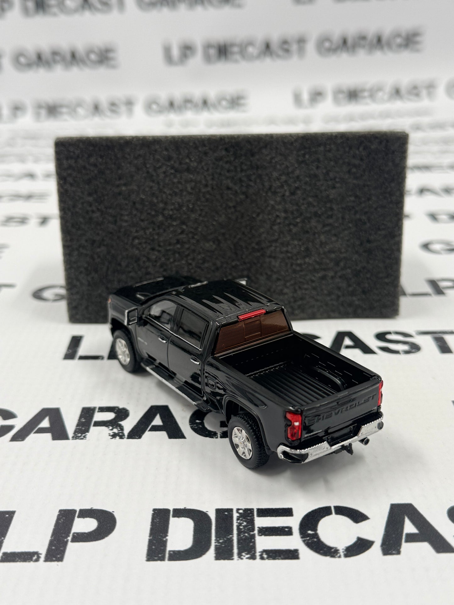 MODEL TRUCK 2023 Chevrolet Silverado 2500HD Black 1:64 Diecast