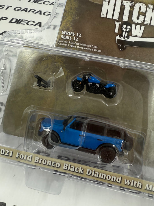 GREENLIGHT 2021 Ford Bronco w/Motorcycle & Trailer Blue 1:64 Diecast Hitch & Tow