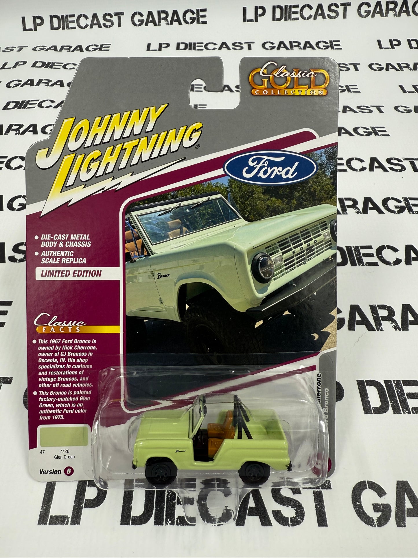 JOHNNY LIGHTNING 1967 Ford Bronco Green 1:64 Diecast Classic Gold