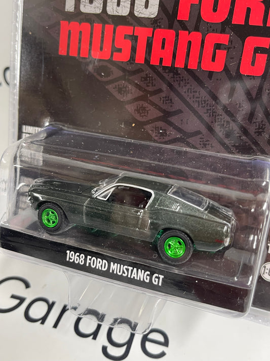 CHASE GREENLIGHT 1968 Ford Mustang GT Bullitt Dark Green 1:64 Diecast