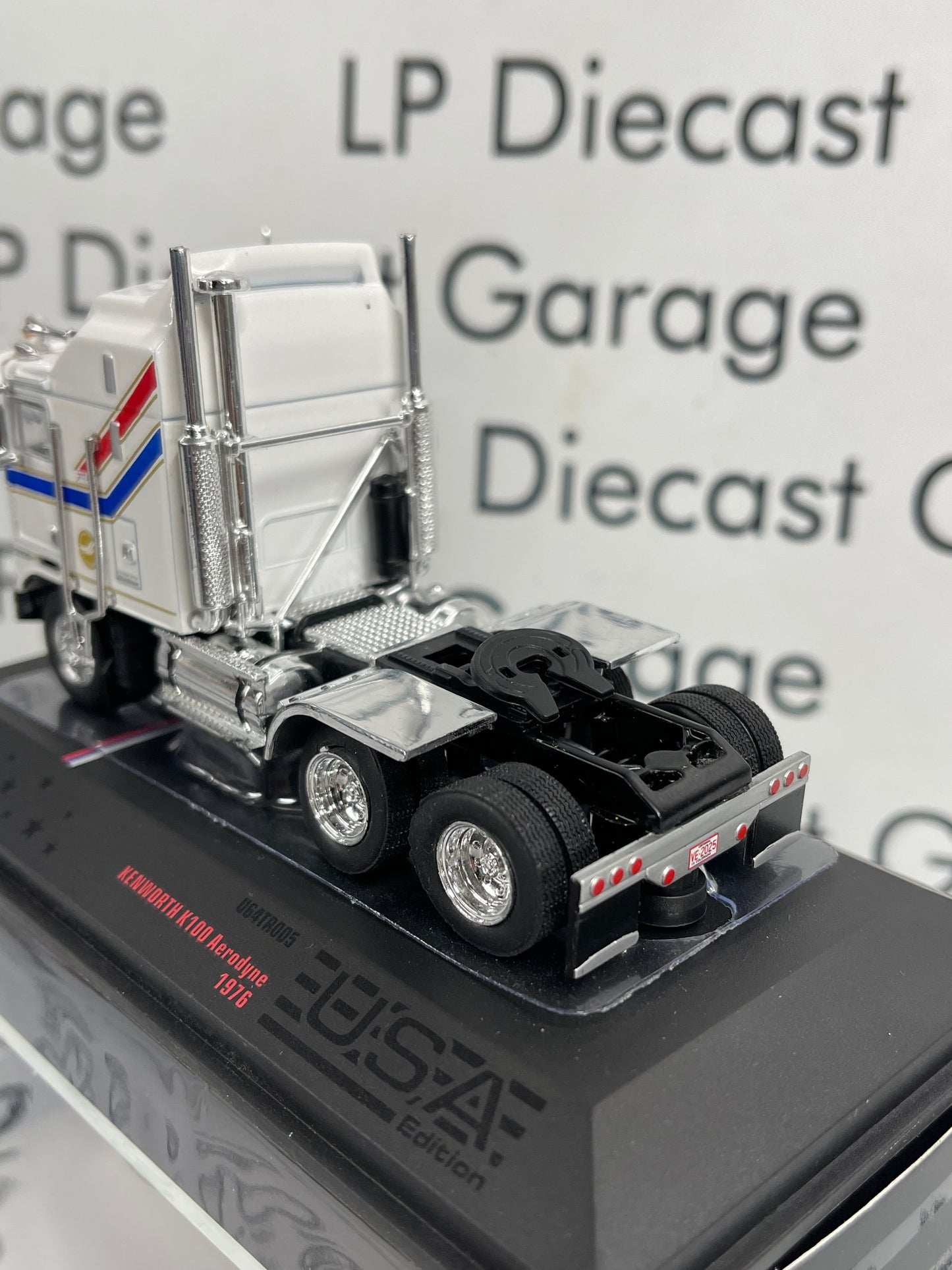 IXO Models 1976 Kenworth K100 Semi Truck White 1:64 Diecast Aerodyne USA Model