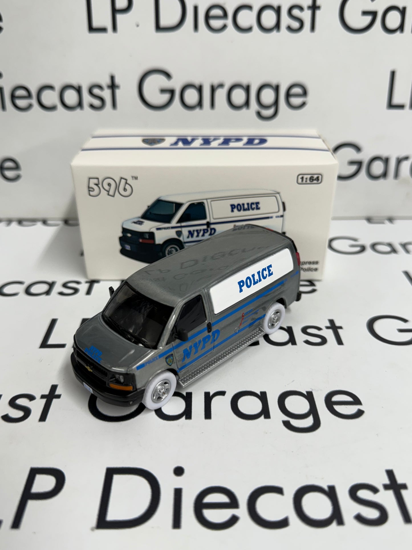 RAW CHASE 596 Model Chevrolet Express Van Responder NYPD Police 1:64 Diecast
