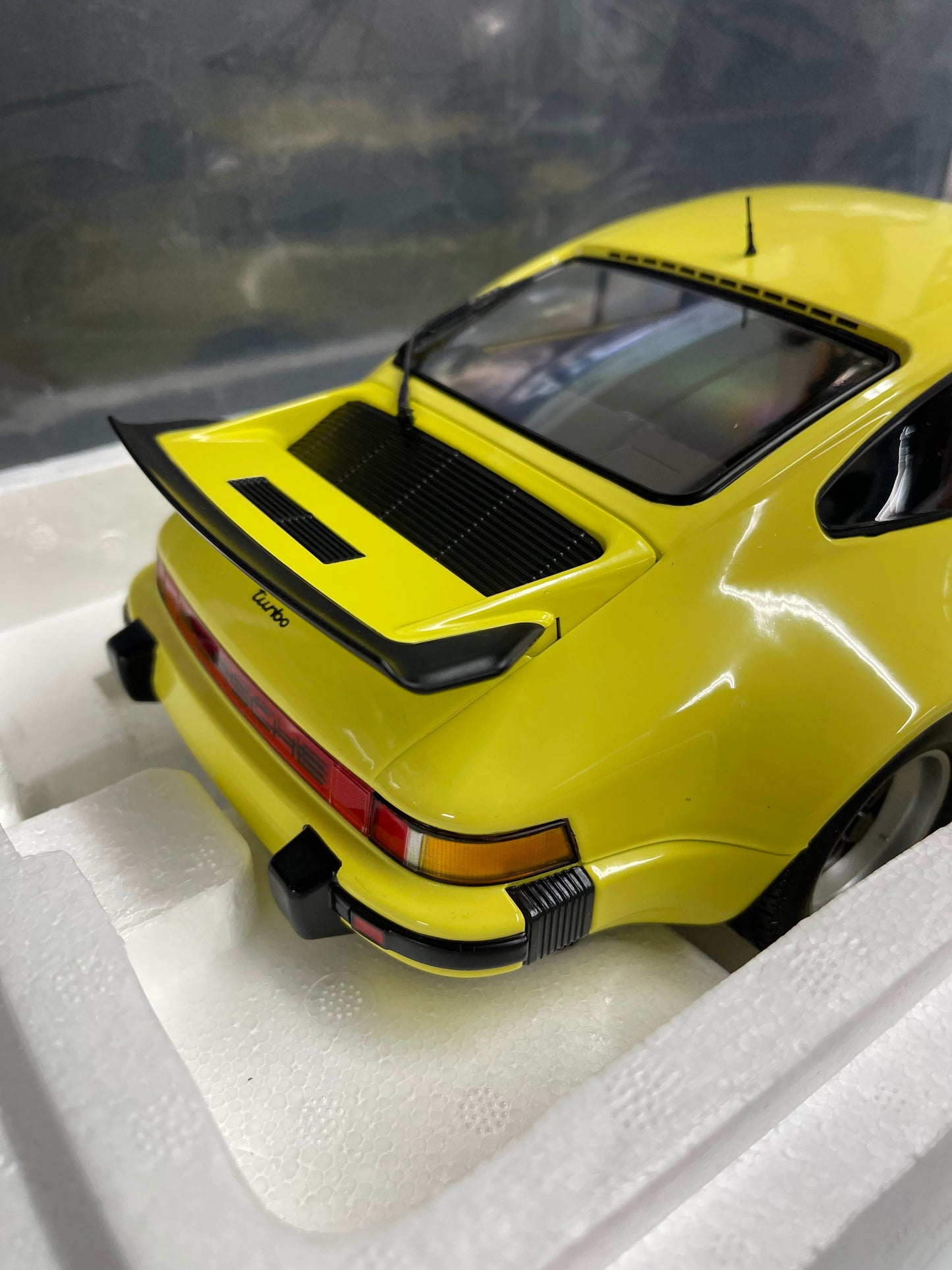 MINICHAMPS 1977 Porsche 911 Turbo Light Yellow 1:12 Scale Resin Model