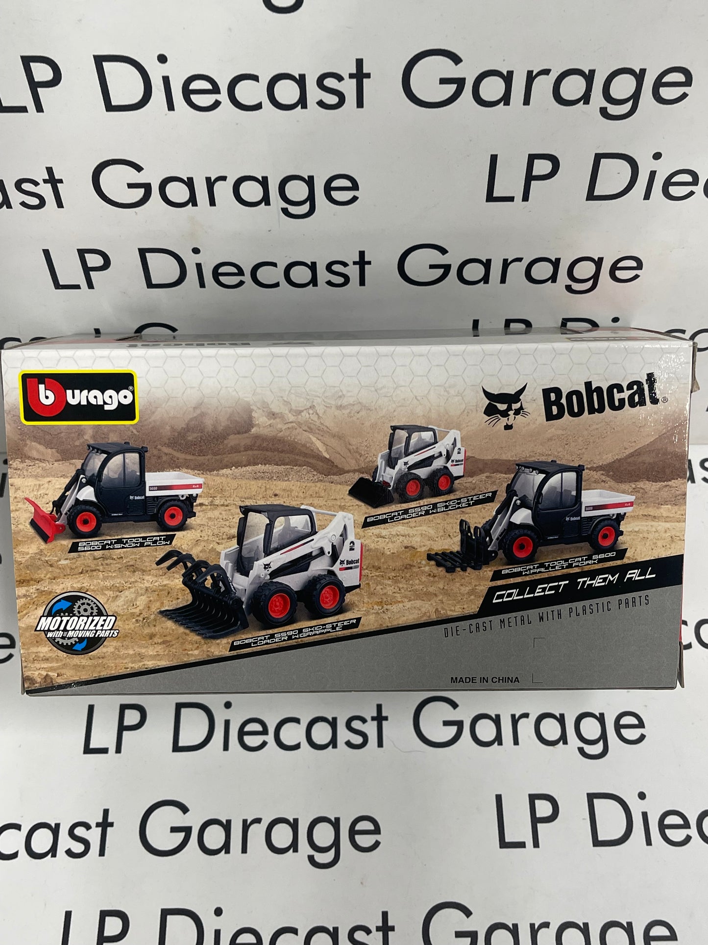 BBURAGO Farmland Bobcat S590 Skid Loader w/Bucket Approx 5" Long 1:32 Diecast