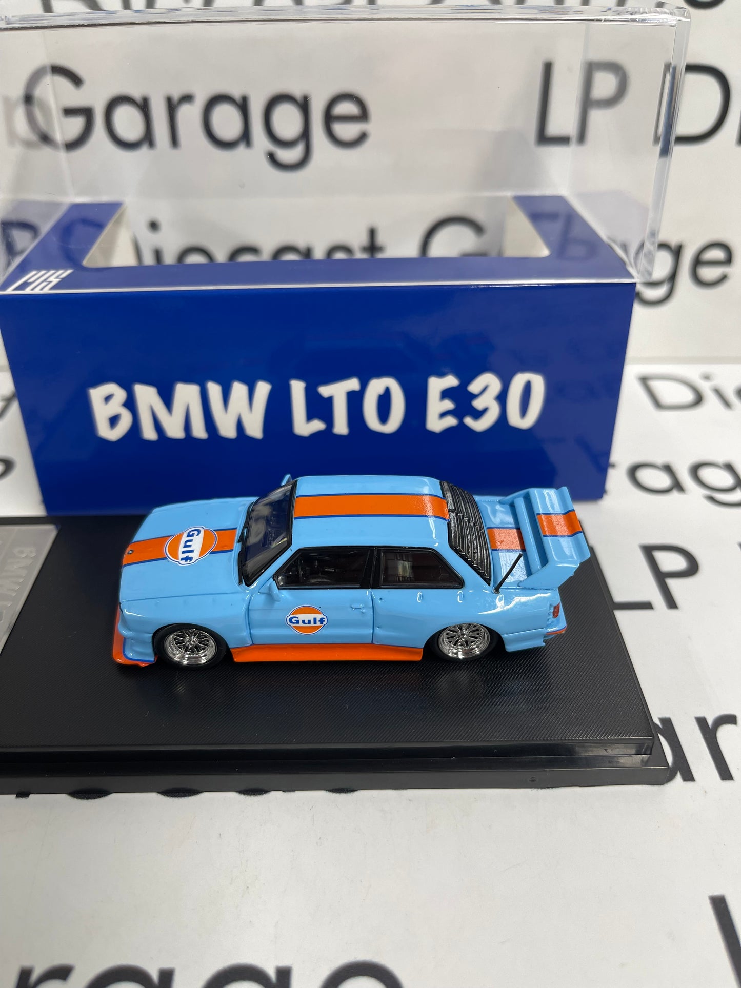 STREET WEAPON BMW LTO E30 Gulf 1:64 Diecast Ghost Player